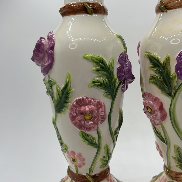 Signature Home Collection Pair 3D Flower Candle Holder - Picture 2 of 8